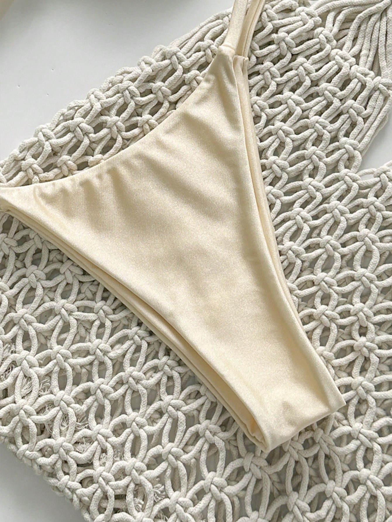 SHEIN Swim Conjunto de Maiô Bikini Feminino Strapless de Verão Solid Color com Amarração e Decoração Metálica, Sexy