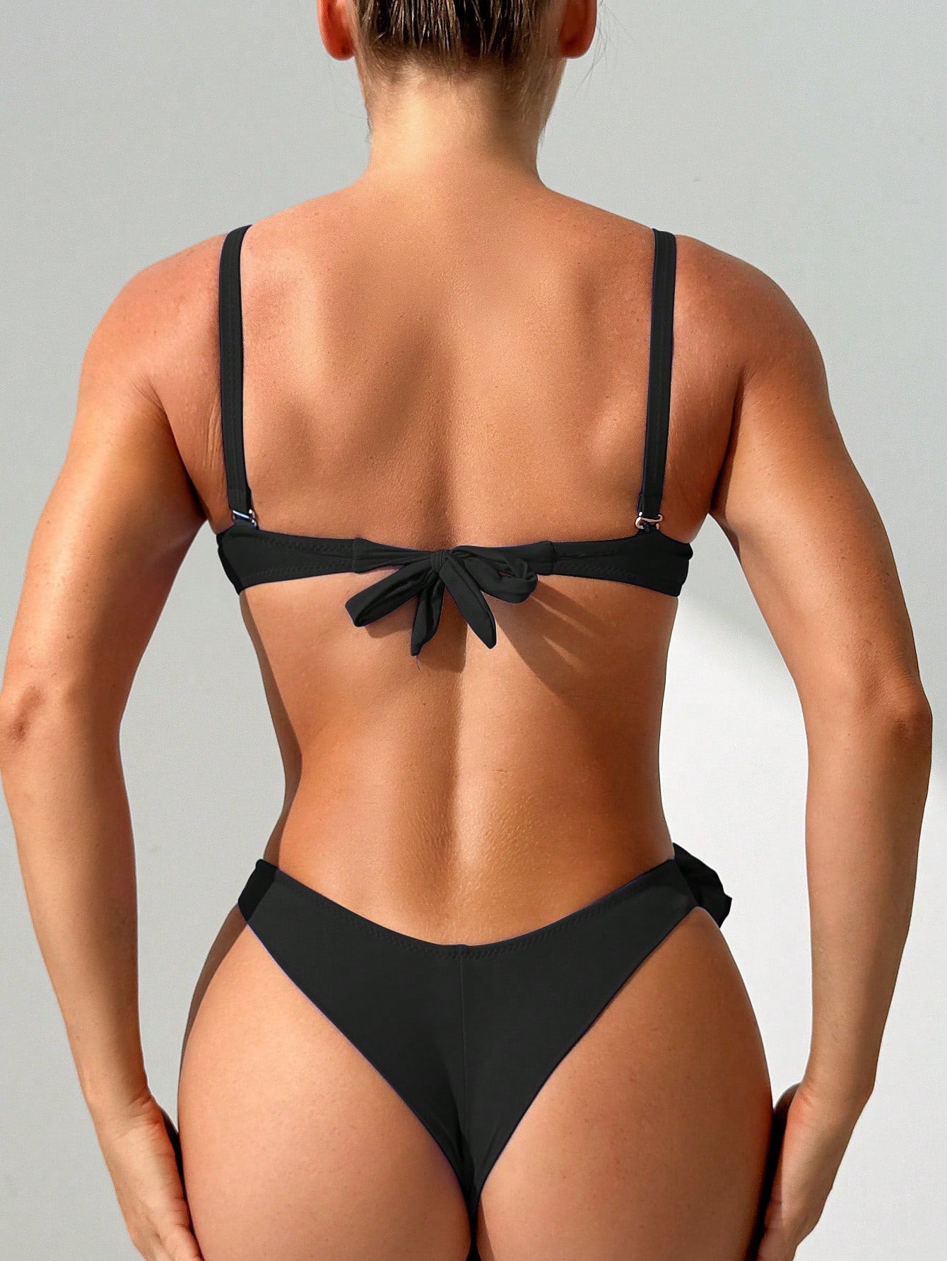 Vendedor IndicadoWD VEST Biquíni Elegante com Detalhes Florais – Sofisticação para Dias de Sol 2025 XX291