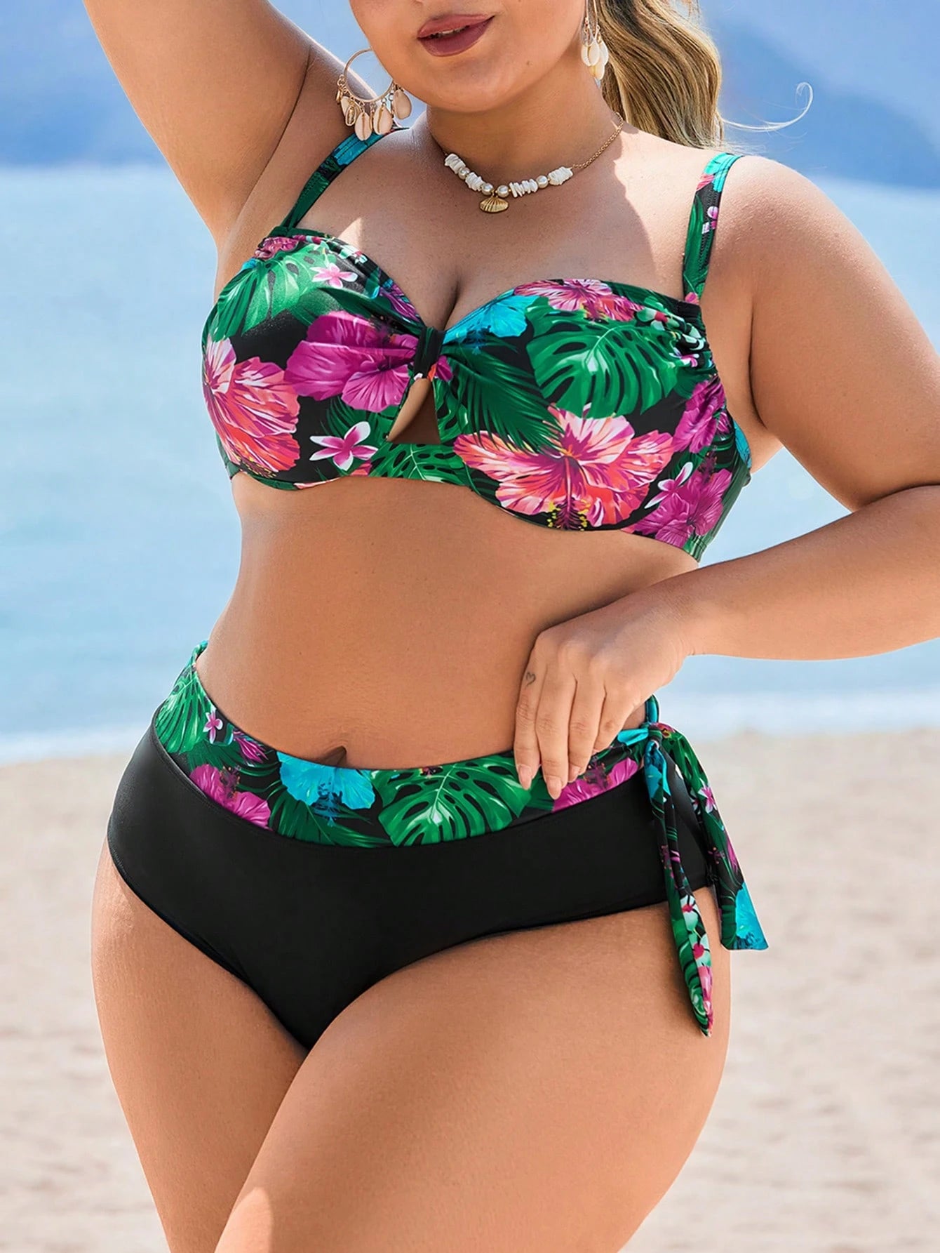 Swim Lushoire Conjunto com 2 Peças Estampa de Planta Tropical Aleatória para Mulheres Plus Size, Top Assimétrica com Babado e Maiô Bikini Triângulo de Cintura Alta, Traje de Banho Simples para Férias e Uso Diário