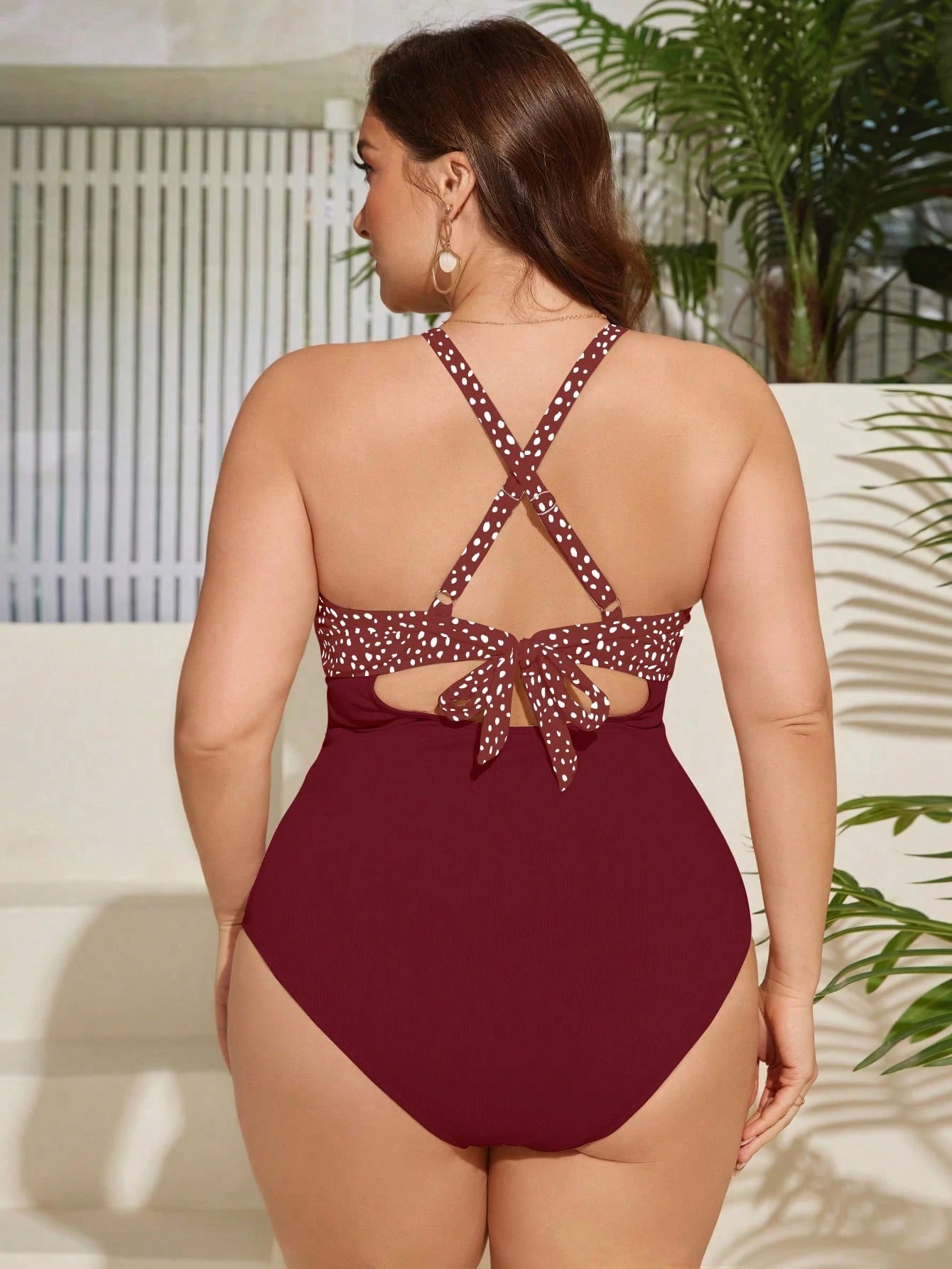 SHEIN Swim Curve Maiô Elegante e Sexy com Twist e Recorte, Plus Size, Adequado para Férias de Verão