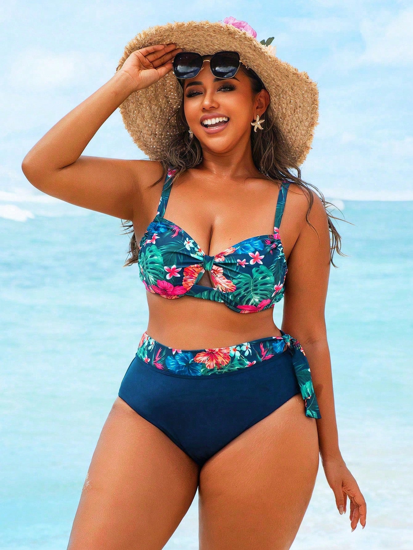 Swim Lushoire Conjunto com 2 Peças Estampa de Planta Tropical Aleatória para Mulheres Plus Size, Top Assimétrica com Babado e Maiô Bikini Triângulo de Cintura Alta, Traje de Banho Simples para Férias e Uso Diário