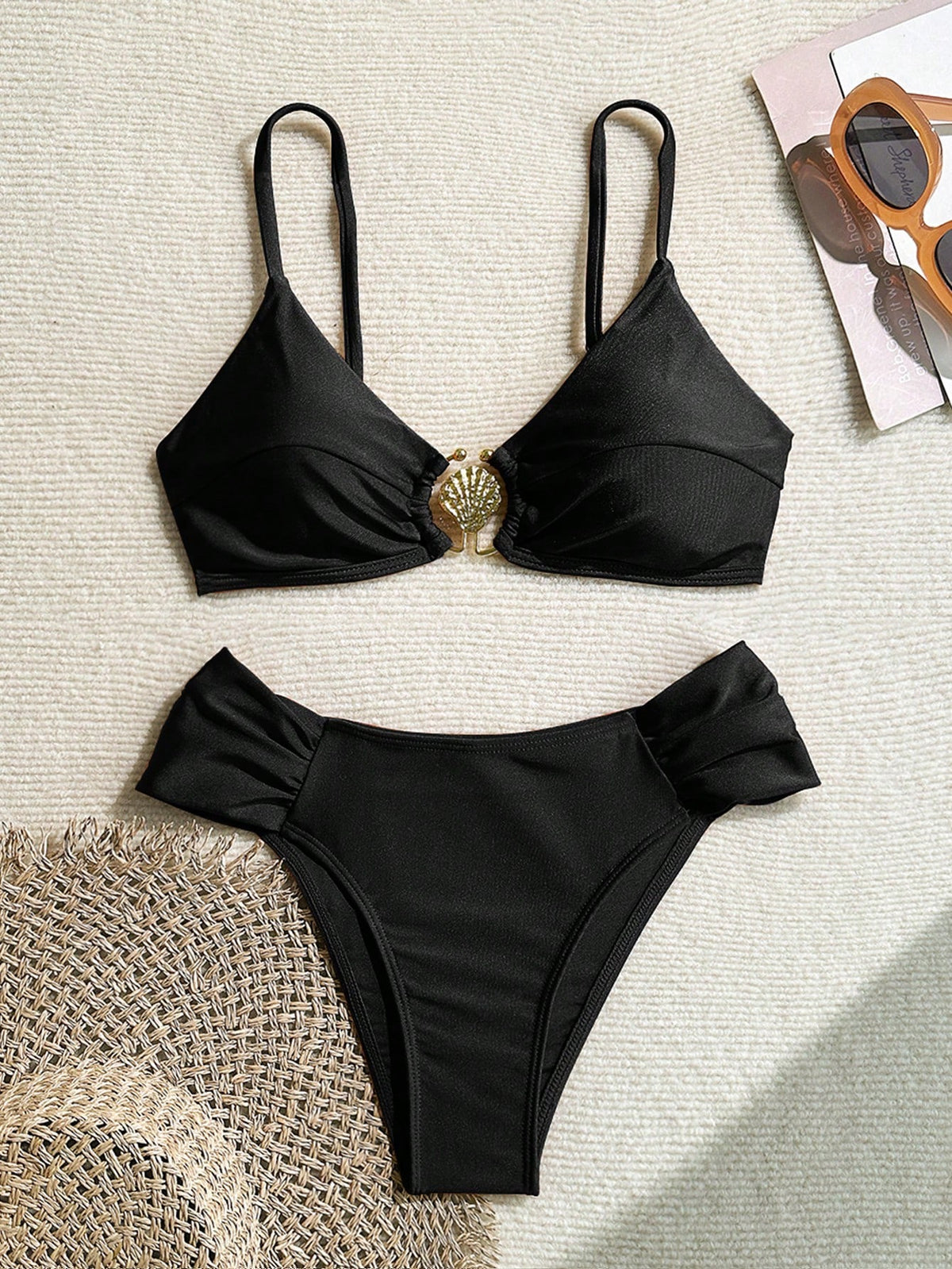 Swim Vcay Conjunto de Maiô Bikini com Alças Finas Plissadas de Corte Alto, Acessórios Metálicos Sexy, Totalmente Vegano, Roupa de Praia de Férias de Primavera para Mulheres, Roupa de Banho de Verão para Mulheres