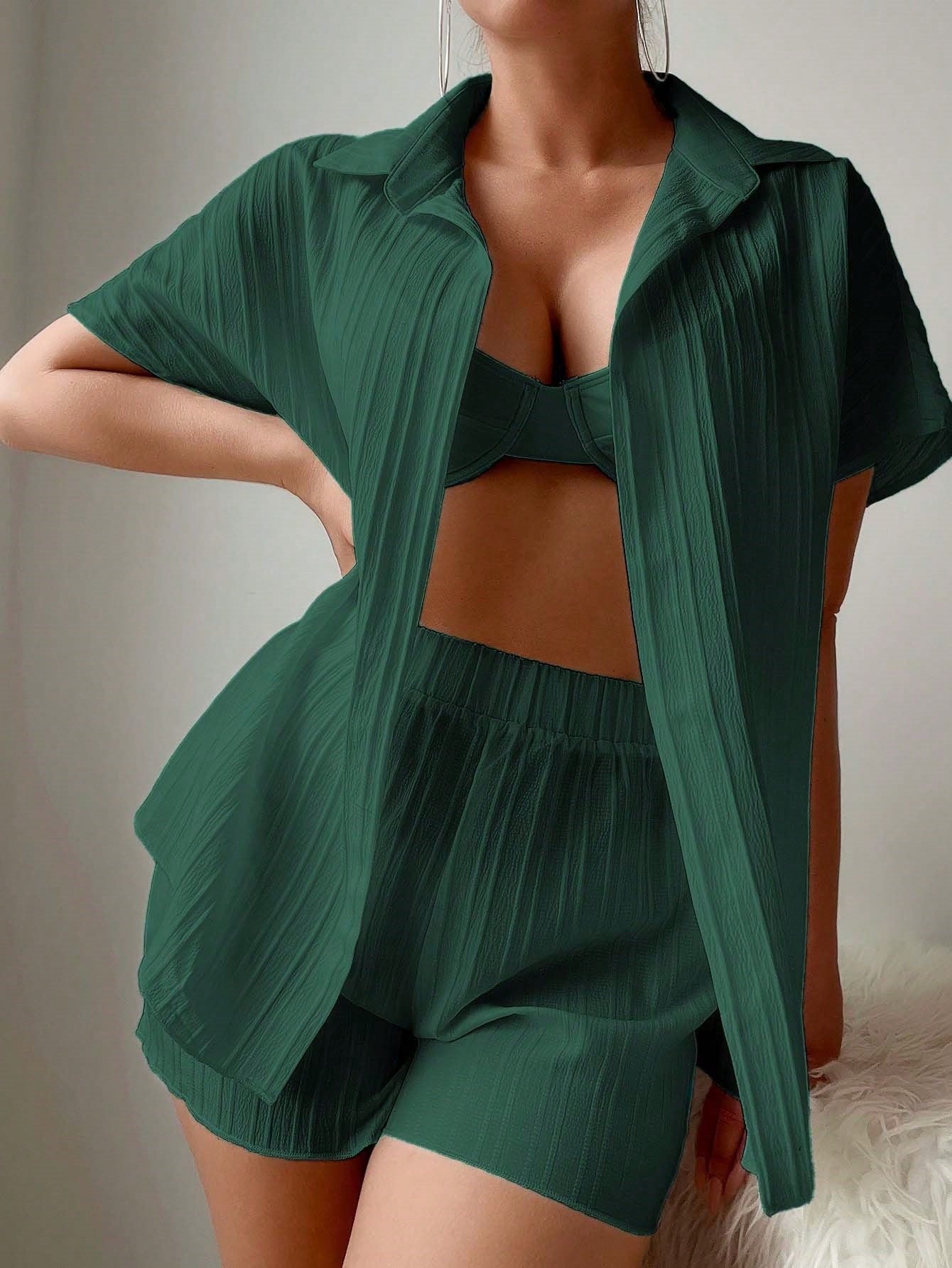 Swim Basics Kimono curto casual de verão com gola dobrável em uma cor lisa e shorts, perfeito para férias e lazer.