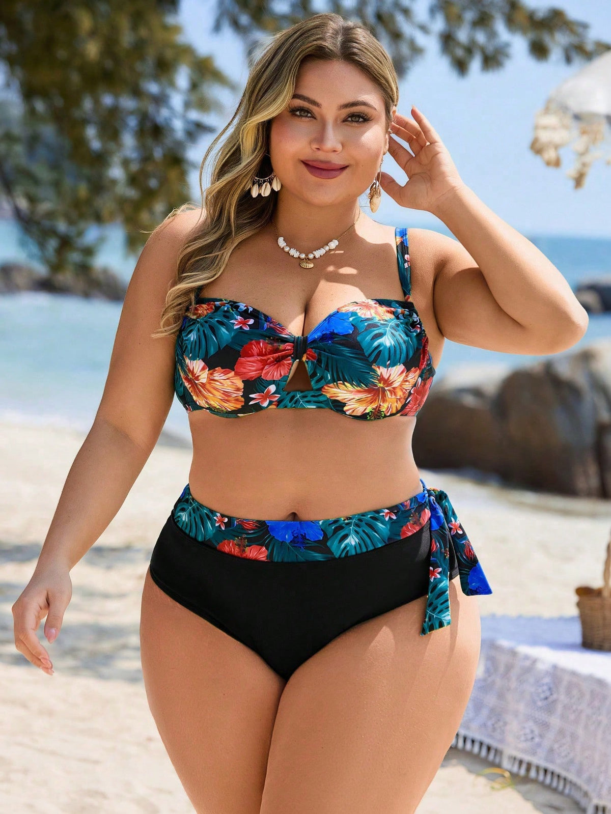 Swim Lushoire Conjunto com 2 Peças Estampa de Planta Tropical Aleatória para Mulheres Plus Size, Top Assimétrica com Babado e Maiô Bikini Triângulo de Cintura Alta, Traje de Banho Simples para Férias e Uso Diário